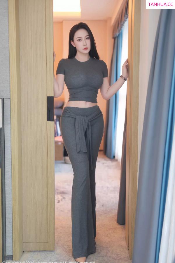   [XiuRen]高清写真图 2025.03.31 No.10092 林昔予yorki 灰色瑜伽服第3张图片